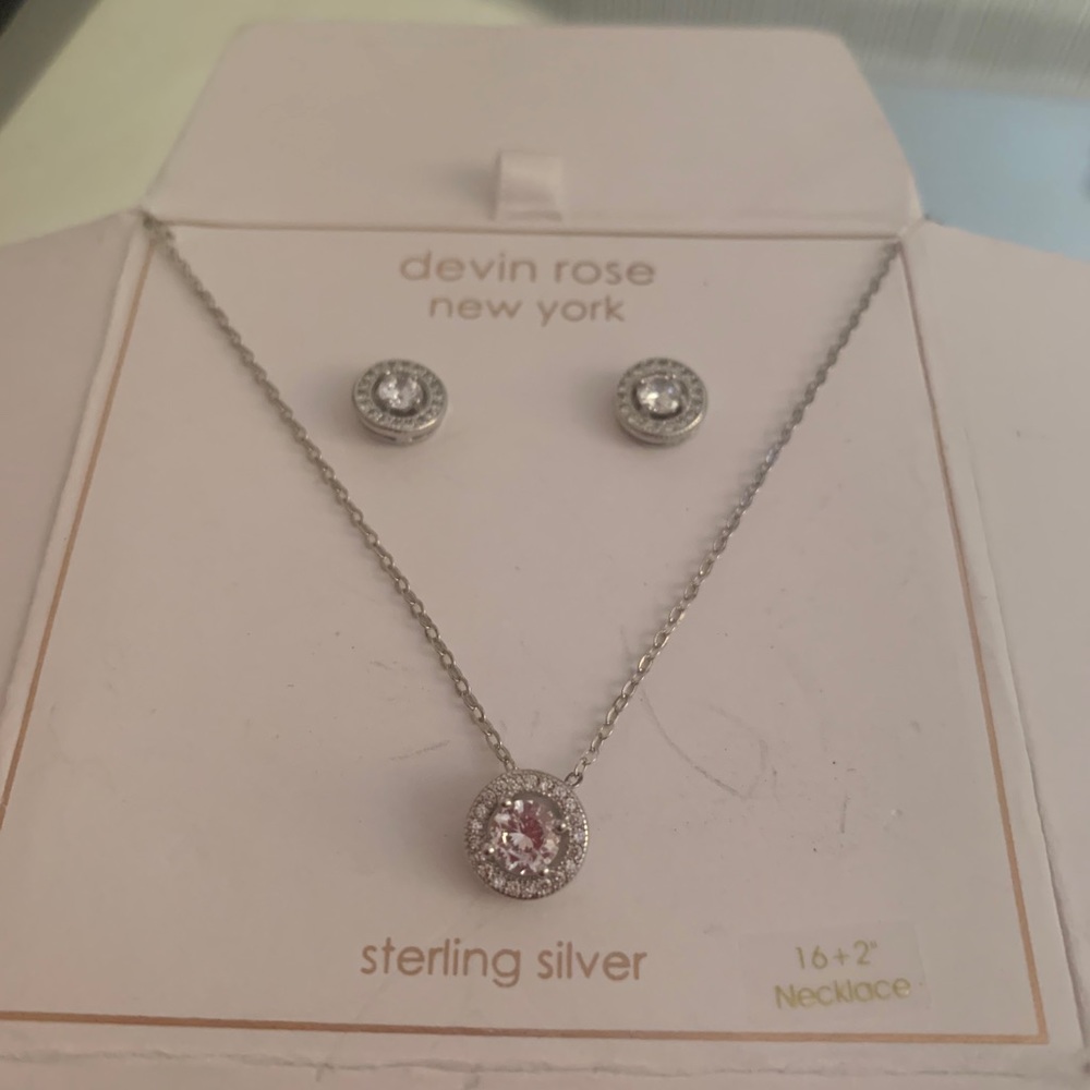 Halo necklace and earrings